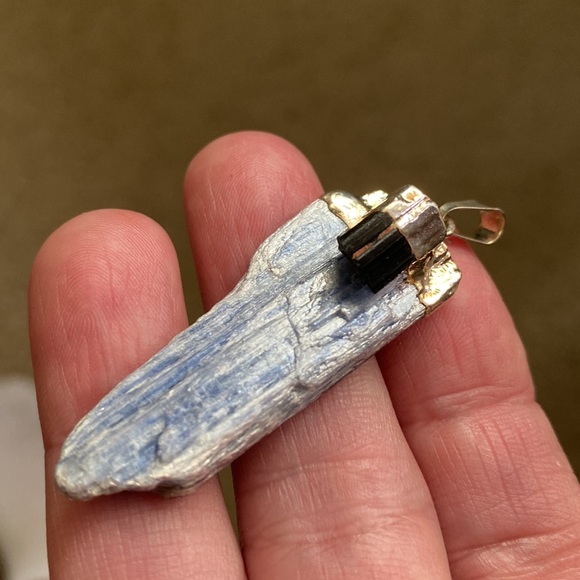 NWOT KYANITE PENDANT w/BLK TOURMALINE. 2.25” long. Approx .5” wide. AAA quality - Picture 14 of 16